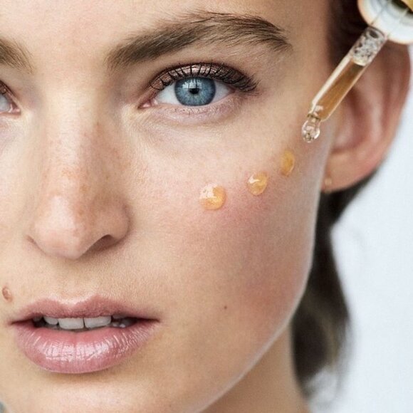 REVOLUTION Baking Oil - Hydrate & Prep For Flawless Makeup - Picture 5 of 5